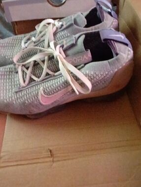 Nike Women's Light Lavender Knit Running Shoe with Pink Swoosh